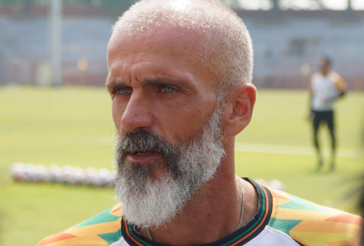 Jelang Hadapi Persib, Eduardo Perez Respon Kehadiran Thom Haye dan Eliano Reijnders!
