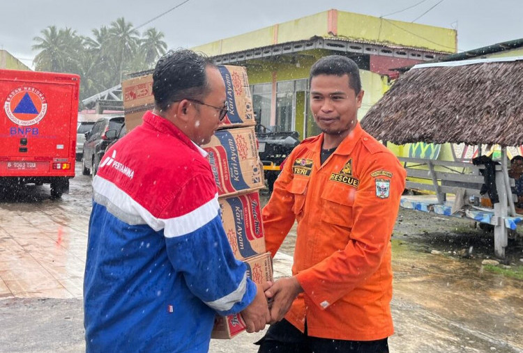 Pertamina Salurkan Bantuan Darurat ke Wilayah Terdampak Banjir dan Longsor di Sumatera
