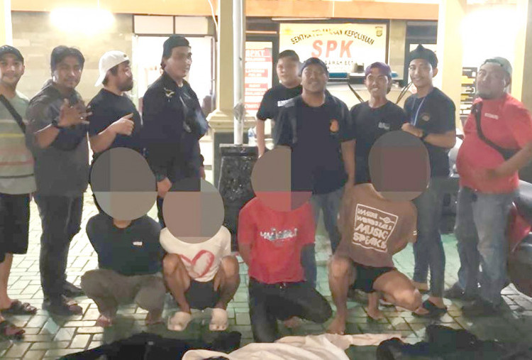 4 Begal Bercelurit di Gunung Sahari Dibekuk