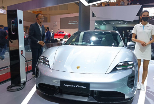Porsche Pamerkan Taycan Turbo di GIIAS 2022,  Apa Keistimewaannya?