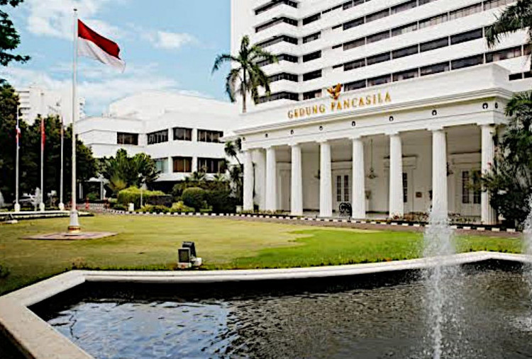 Perang AS-Iran Masih Memanas, Kemlu RI Kasih Imbauan Tegas Buat WNI