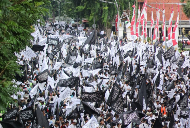 Puluhan Ribu Orang Ikut Aksi Bela Palestina di Surabaya