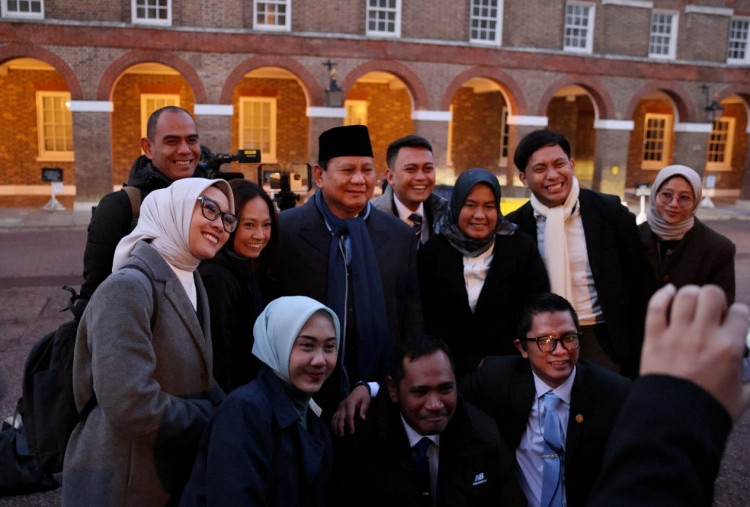 Prabowo Kenang Momen Bersama Wartawan di London, Berfoto dan Bersenda Gurau