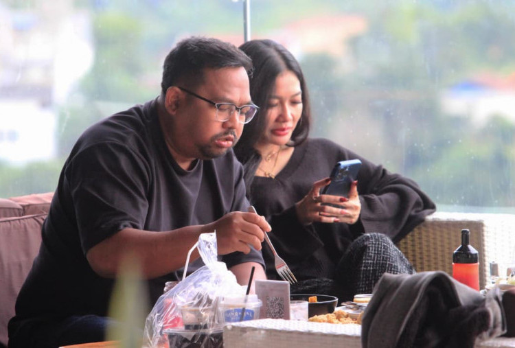 Baru Sebulan Cerai, Bedu Pamer Foto Sama Wanita Cantik: Gebetan Baru?