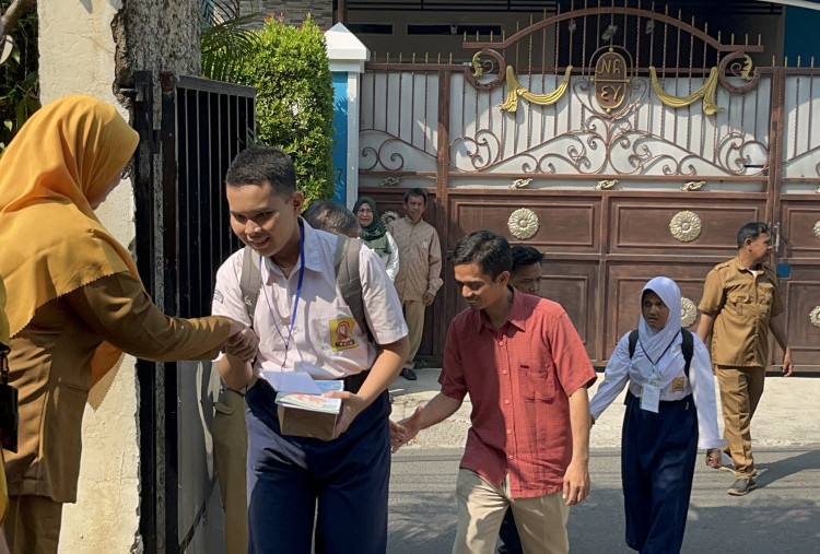Kemendukbangga/BKKBN Luncurkan GEMAS, Dorong Ayah Antar Anak ke Sekolah Hari Pertama
