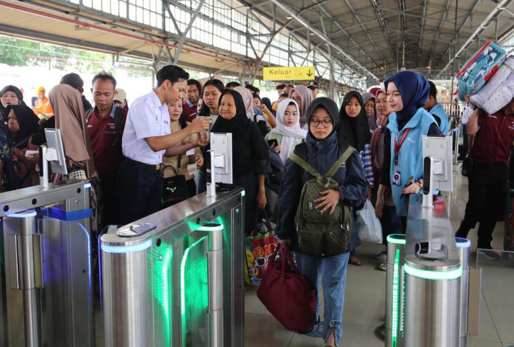 44 Ribu Penumpang KA Tiba di Stasiun Daop 1 Jakarta pada Hari Terakhir Libur Nataru   