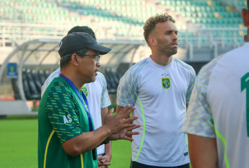 Benahi Finishing, Aji Santoso Optimistis Tiga Poin di Laga Persebaya vs RANS