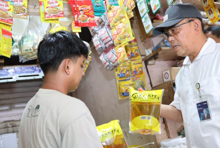 Pastikan Harga Sesuai HET, Wakil Direktur Utama BULOG Tinjau Pasar Sei Sikambing Medan