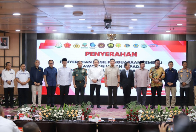 Satgas PKH Kejagung Serahkan Penguasaan Kembali Lahan 2 Juta Hektare