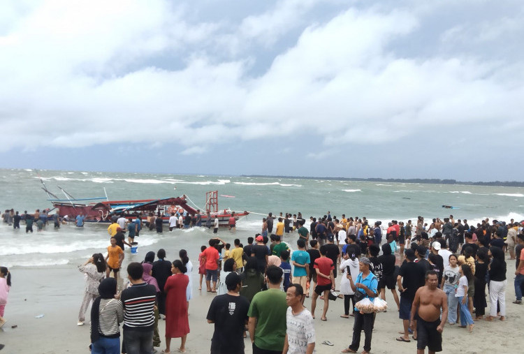 Kecelakaan Kapal Wisata di Bengkulu, 7 Wisatawan Tewas