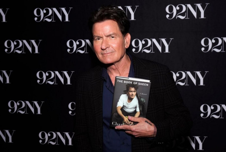 Charlie Sheen Insyaf setelah Dapat Silent Treatment dari Putrinya