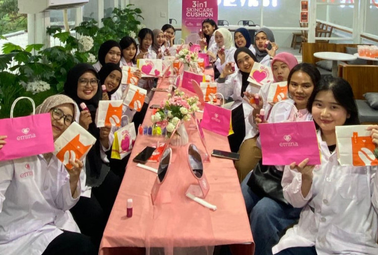 Workshop Racik Lip Tint dan Buat Keychain Ajak Anak Muda Ngabuburit Kreatif