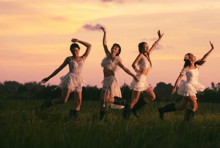 Lirik Lagu Island Girl - no na Lengkap Makna dan Terjemahan, Kisah Cinta yang Tak Sederhana