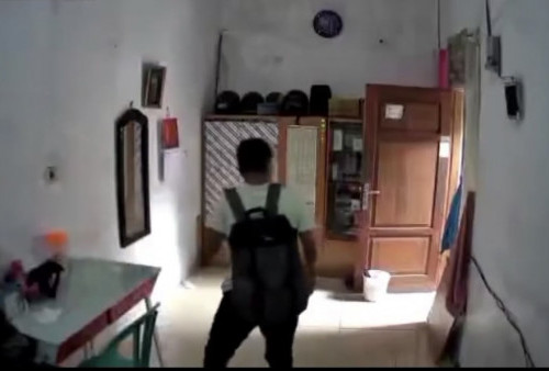 Terekam CCTV, Maling Laptop di Tanjung Priok Beraksi Saat Pemilik Rumah Tidur
