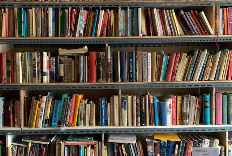 6 Cara Merawat Buku Lama di Rumah agar Selalu Awet