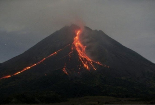 Dalam Sepekan, Terjadi 119 Kali Serpihan Lava Pijar dari Puncak Gunung Merapi
