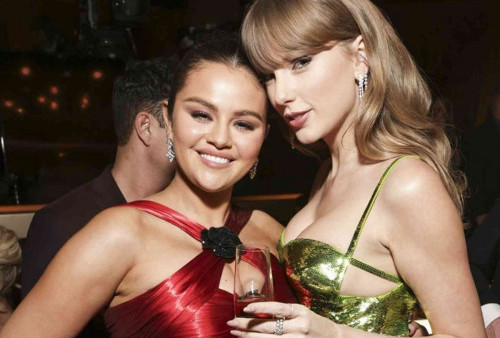 Selena Bisik-Bisik dengan Taylor Swift di Golden Globes, Bukan Gibahin Kylie!