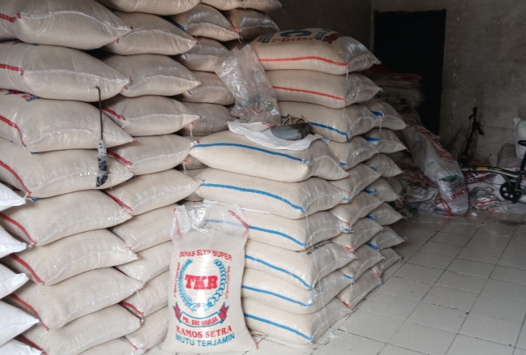 Harga Beras Premium di Pasar Induk Cipinang Tembus Rp22 Ribu Per Kilogram Bikin Panik, Cek Faktanya