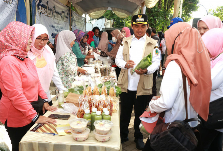 Operasi Pasar Pemkot Pasuruan di Sekargadung Diserbu Warga