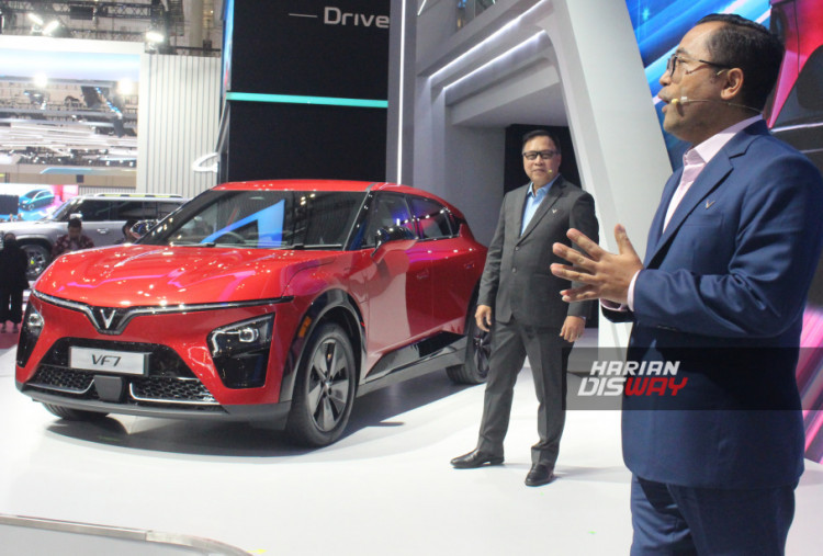 VinFast VF 7 Resmi Mengaspal di Indonesia, Tawarkan Desain Futuristik dan Fitur Keamanan Lengkap