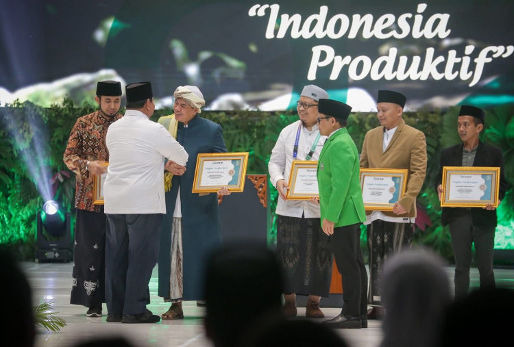 Puncak Harlah ke-27 PKB, Prabowo Anugerahi 5 Pesantren Salafiyah yang Siap Hadapi Era 4.0