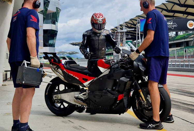 Takaaki Nakagami Pimpin Tes Tertutup RC213V di Malaysia