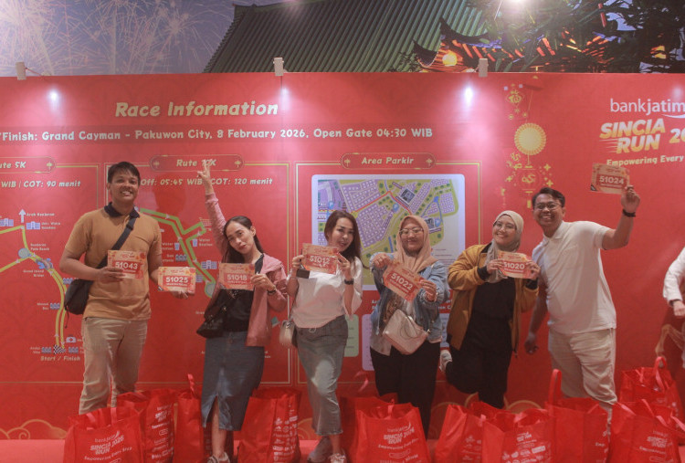 Euforia Peserta dalam Pengambilan Race Pack Day 1 Bank Jatim Sincia Run 2026
