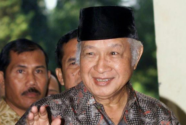Kacamata Merah Muda dan Tiga Alasan Ini Jadikan Presiden Soeharto Paling Disukai