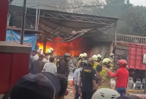 Terjadi Kebakaran Bangunan Agen Gas di Jakarta Timur, Kerugian Capai Rp 1 M!