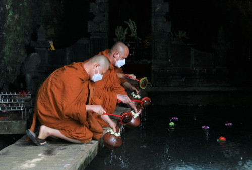 Air Berkah Umbul Jumprit dan Makna bagi Umat Buddha Jelang Perayaan Tri Suci Waisak 2566