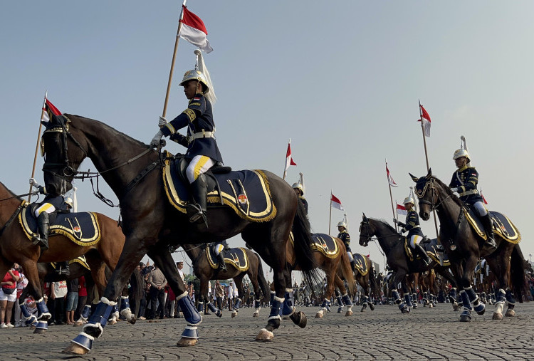 Kirab Bendera Pusaka Berangkat dari Monas Menuju Istana, Dikawal Pasukan Berkuda