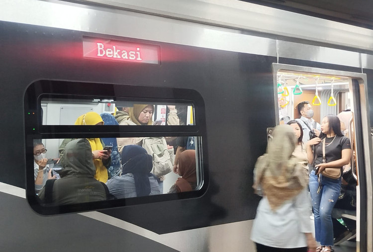 KRL Commuter Line Ditabrak Argo Bromo Anggrek, Kereta ke Cikarang dari Manggarai Batal, ke Bekasi Mandek