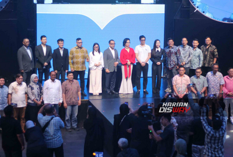 Di segmen motor listrik, VinFast akan membuka showroom di wilayah strategis seperti Jabodetabek, Jawa Barat, Jawa Timur, dan Bali. Sejumlah model berteknologi battery swapping akan dipasarkan, didukung infrastruktur penukaran baterai bersama V-Green yang saat ini dalam tahap uji coba.