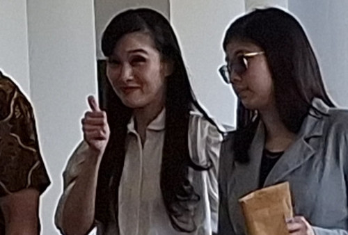 Sandra Dewi Tebar Senyum-Angkat Jempol Sebelum Diperiksa Kejagung