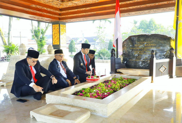 Emil Dardak Pimpin Upacara Hari Lahir Pancasila, Ajak Perkokoh Ideologi Pancasila