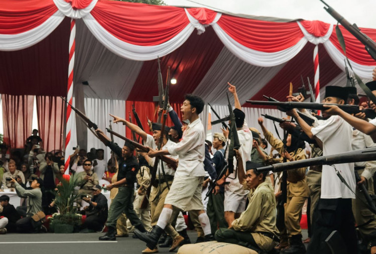 Teatrikal Surabaya Juang 2025 Angkat Peran Penting Bu Dar Mortir dan Lukitaningsih