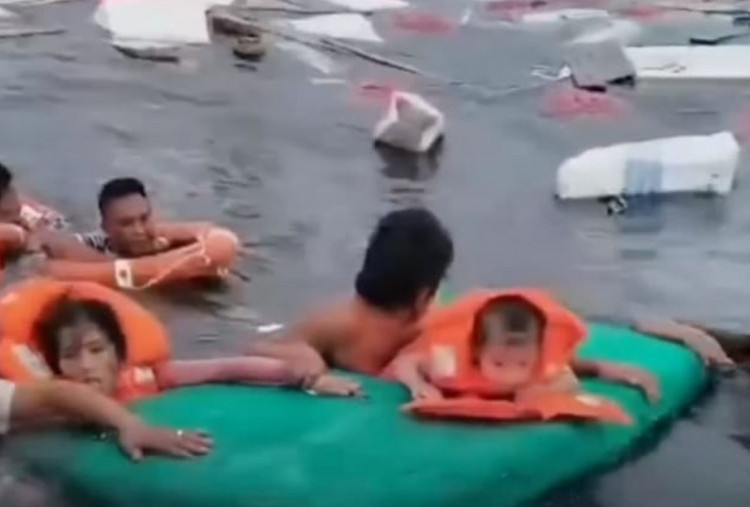 KM Cahaya Intan Celebes Tenggelam di Teluk Bone, Puluhan Penumpang Mengambang di Lautan
