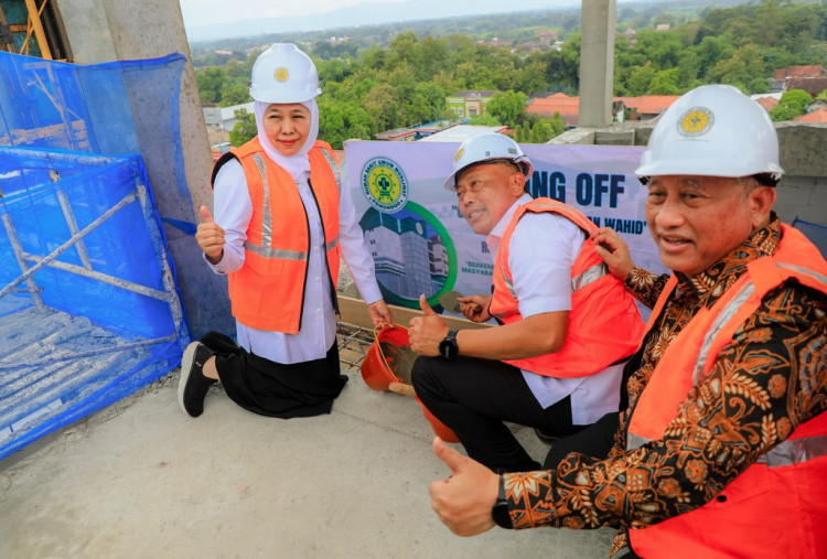 Gubernur Khofifah Ingatkan Pemerataan Layanan Kesehatan Ibu dan Anak 