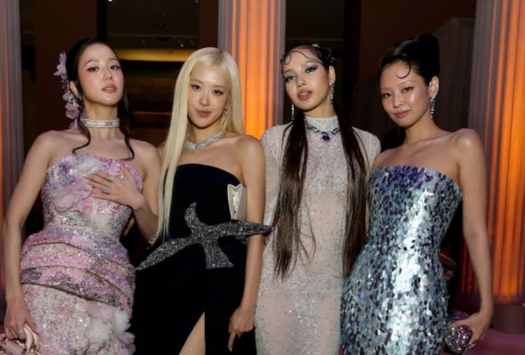 4 Member BLACKPINK Bersinar di Met Gala 2026, Lisa Bawa Lengan Tambahan