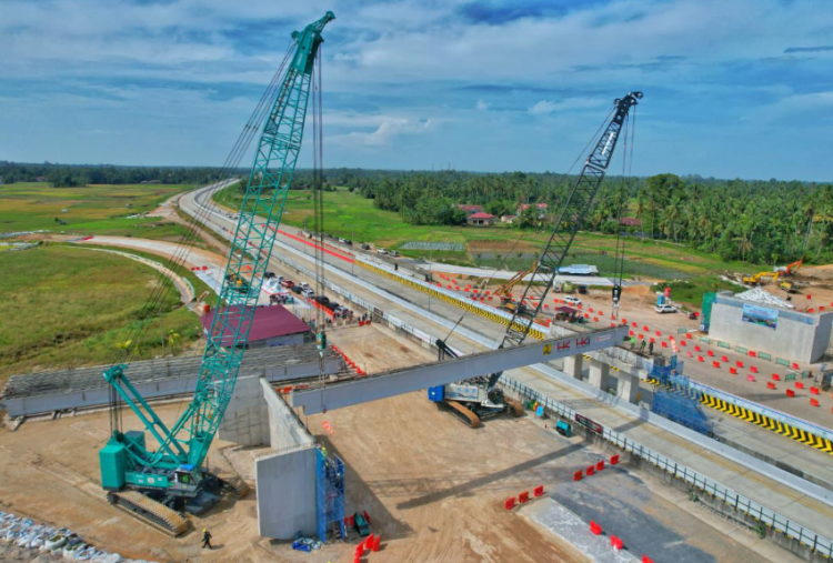 Pemasangan Girder Interchange Lubuk Alung, Tol Padang–Sicincin Terapkan Rekayasa Lalu Lintas di KM 18+998