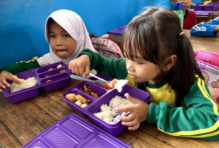 Kemenag Terbitkan Panduan Makan Gratis di Pesantren: Sebelum Makam Wajib Berdoa dan Ambil Wudhu 