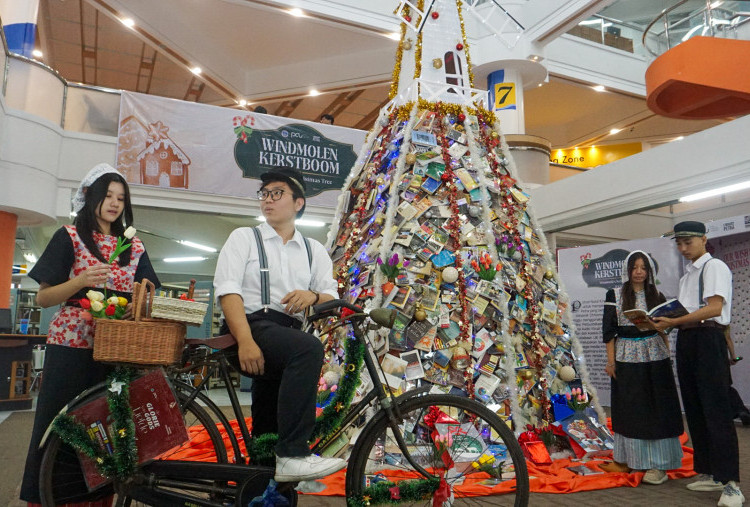 PCU Giatkan Literasi Mahasiswa Melalui Windmolen Kerstboom