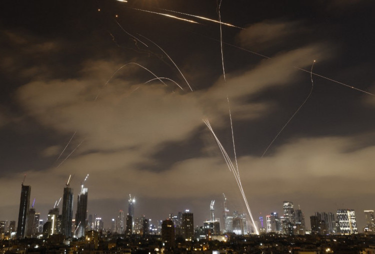 Iran dan Israel Saling Serang Semalam Suntuk, Warga Dibayang-Bayangi Ketakutan