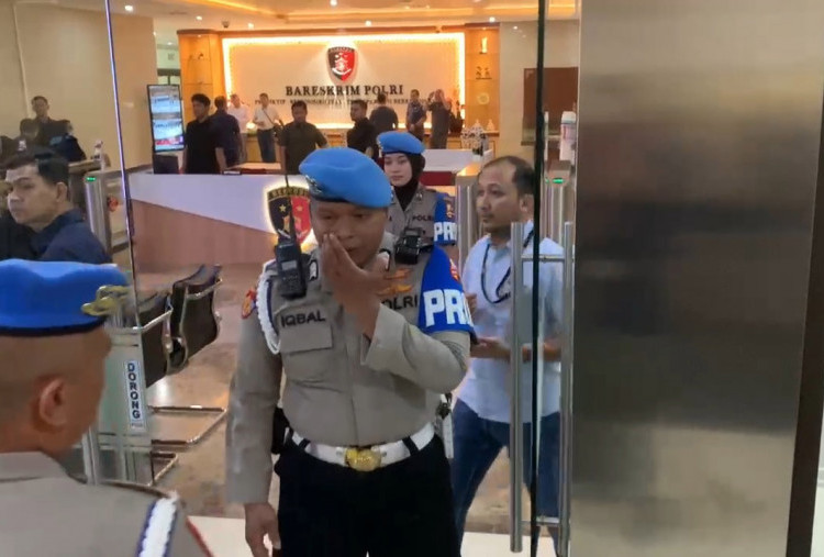 Bareskrim Dijaga Ketat Aparat Polisi Saat Kedatangan Jokowi Klarifikasi Dugaan Ijazah Palsu