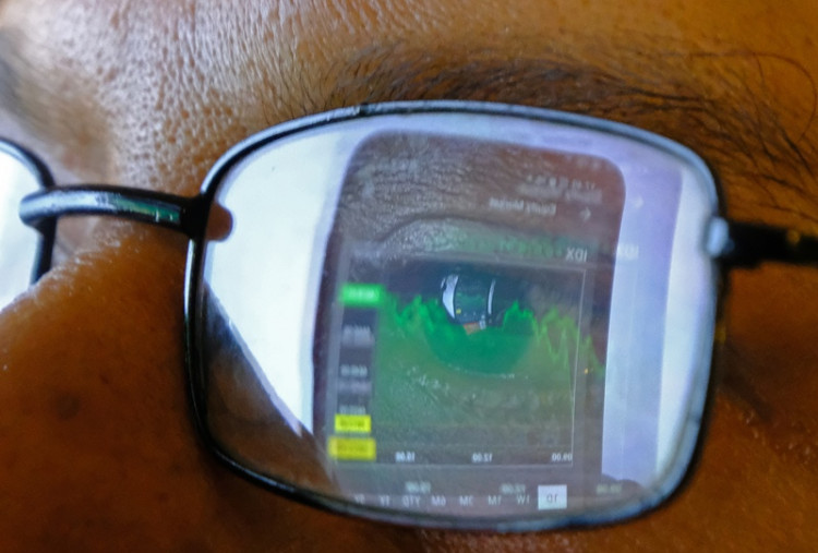 Rupiah Kembali Anjlok, Analis Sebut Potensi Kenaikan Tarif Jadi Biang Keroknya