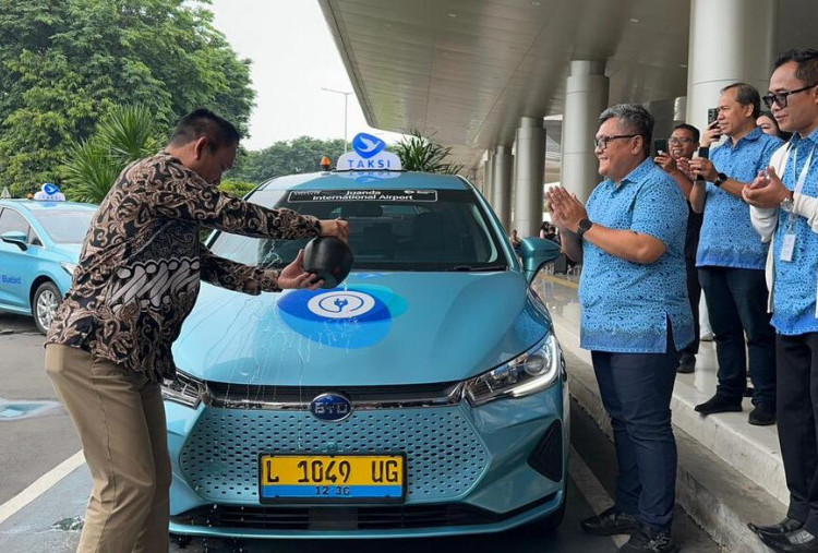 Bandara Internasional Juanda Hadirkan Taksi Listrik, 50 Unit e-Bluebird Mulai Beroperasi
