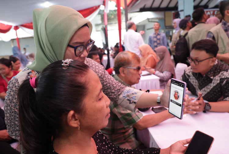 Aplikasi Perlinsos Digital Diuji Coba di Surabaya, Signifikan Pangkas Birokrasi Bansos 