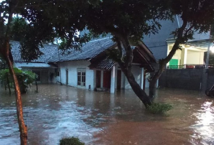 Banjir Melanda 4 Kabupaten di Jawa Timur, 34 Desa dan 91 Dusun Terendam, Jalan Pantura Pasuruan Terendam 30 Cm