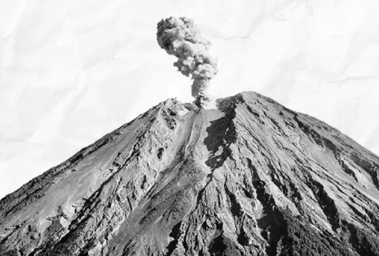 Gunung Semeru Meletus Lagi, Kolom Abu Capai 1,2 Km, Waspadai Lahar Panas