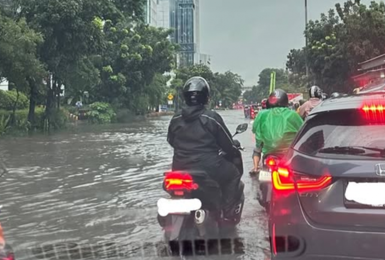 8 Titik Lokasi Banjir Jakarta Hari Ini Wajib Dihindari, Picu Kemacetan Panjang